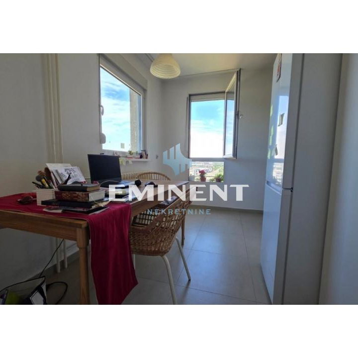 Trosoban stan za izdavanje, Blok 28, Beograd, 72m², 850 €/mes