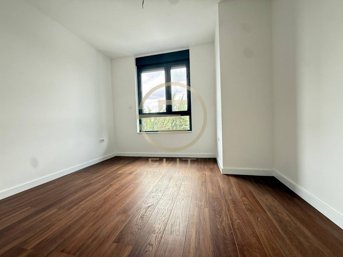 prodaja-lokala-ei8ZwUSslD Višesoban stan na prodaju, Bulevar Evrope, Novi Sad, 136m², 367.200 €