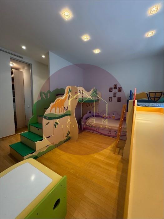 Trosoban stan za izdavanje, Vukov Spomenik, Beograd, 125m², 2.200 €/mes
