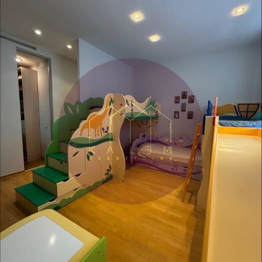 Trosoban stan za izdavanje, Vukov Spomenik, Beograd, 125m², 2.200 €/mes