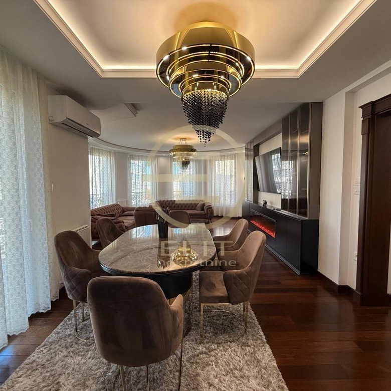 Četvorosoban stan za izdavanje, Socijalno, Novi Sad, 116m², 2.000 €/mes