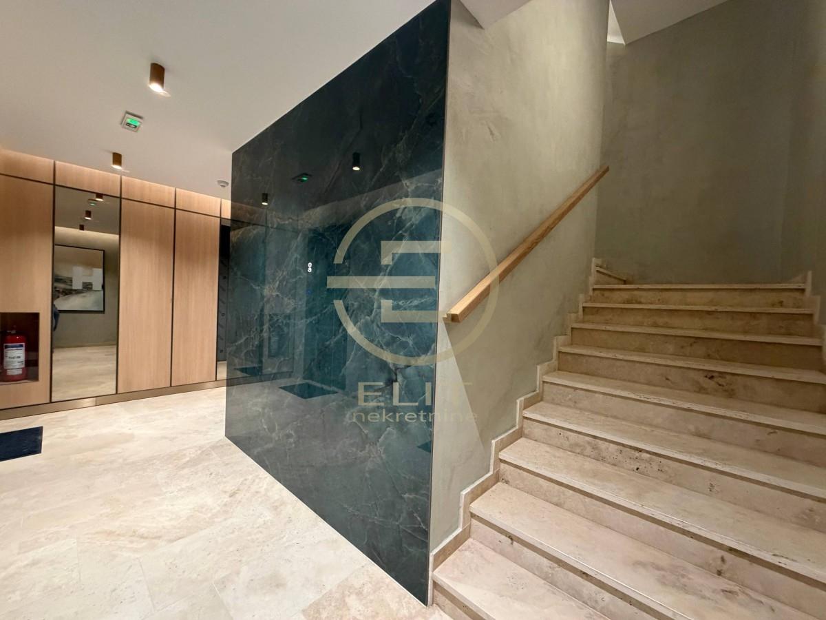 prodaja-lokala-m20GIE5nIk Četvorosoban stan na prodaju, Centar, Novi Sad, 100m², 490.000 €