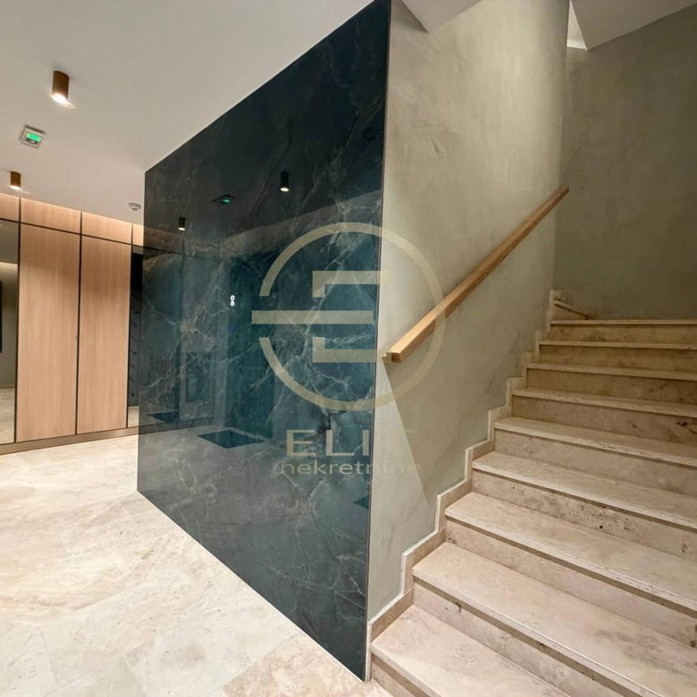 Četvorosoban stan na prodaju, Centar, Novi Sad, 100m², 490.000 €