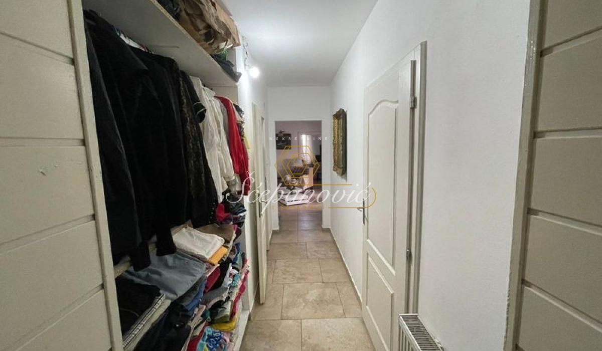 prodaja-lokala-mkZ0adDWJg Trosoban stan na prodaju, Bulevar Oslobođenja, Novi Sad, 52m², 123.000 €