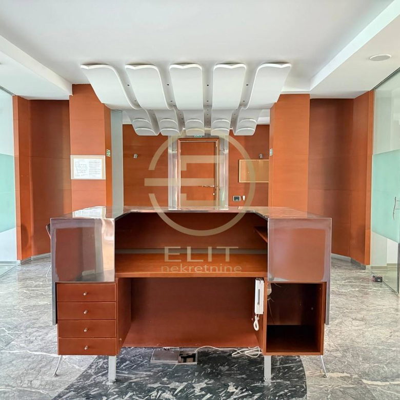 Lokal Izdavanje Novi Sad  254 m2