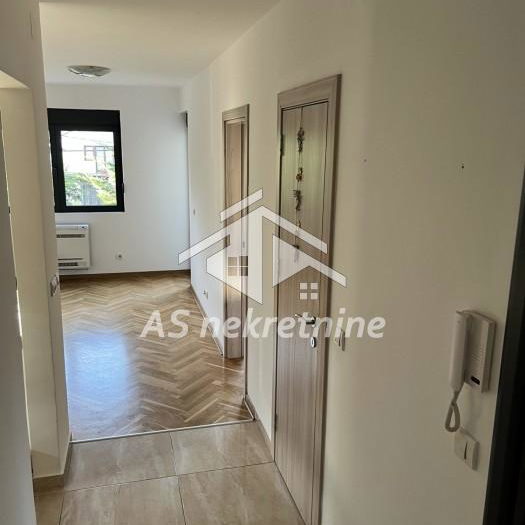 Trosoban stan za izdavanje, Autokomanda, Beograd, 78m², 900 €/mes