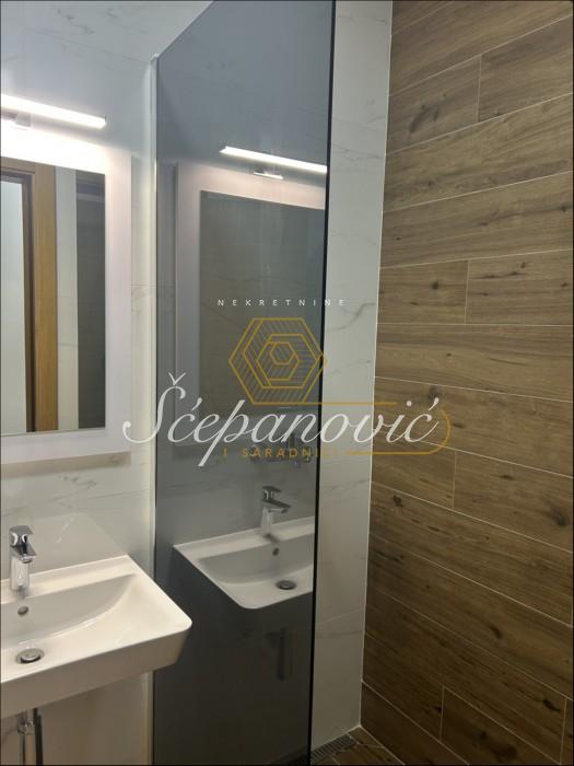 Četvorosoban stan za izdavanje, Centar, Novi Sad, 108m², 1.800 €/mes