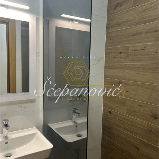 Četvorosoban stan za izdavanje, Centar, Novi Sad, 108m², 1.800 €/mes