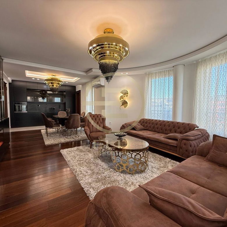 Četvorosoban stan za izdavanje, Socijalno, Novi Sad, 116m², 2.000 €/mes