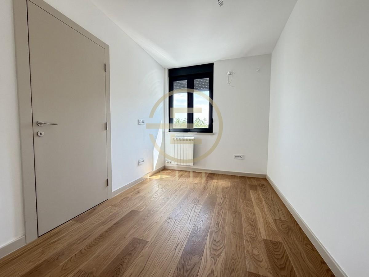 Četvorosoban stan na prodaju, Salajka, Novi Sad, 81m², 285.000 €