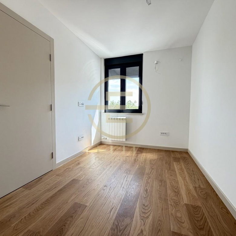Četvorosoban stan na prodaju, Salajka, Novi Sad, 81m², 285.000 €