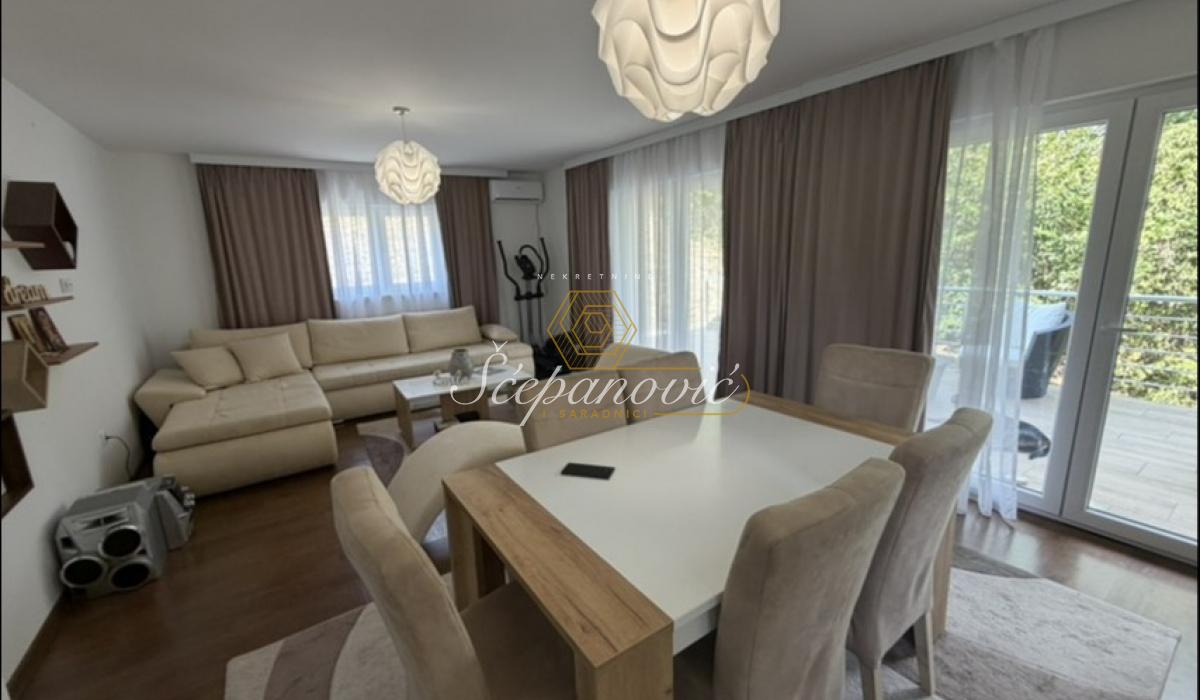 Kuća na prodaju, Alibegovac, Novi Sad, 212m², 450.000 €
