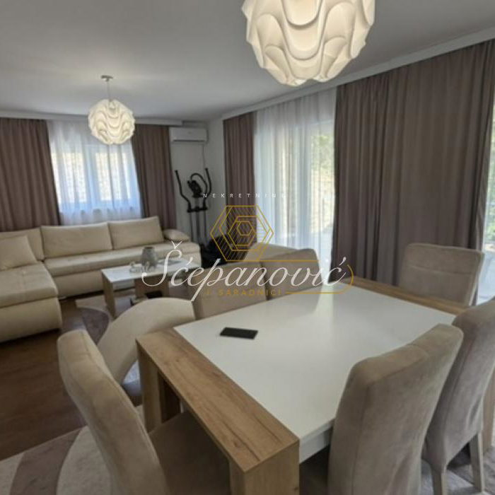 Kuća na prodaju, Alibegovac, Novi Sad, 212m², 450.000 €