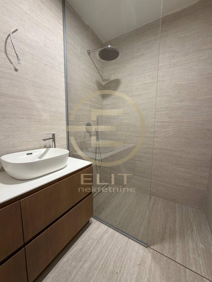 prodaja-lokala-vy5NjWV61N Četvorosoban stan na prodaju, Centar, Novi Sad, 120m², 588.000 €