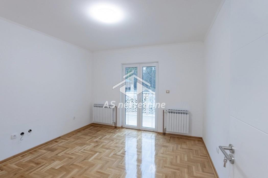 Kuća za izdavanje, Jajinci, Beograd, 417m², 3.000 €/mes