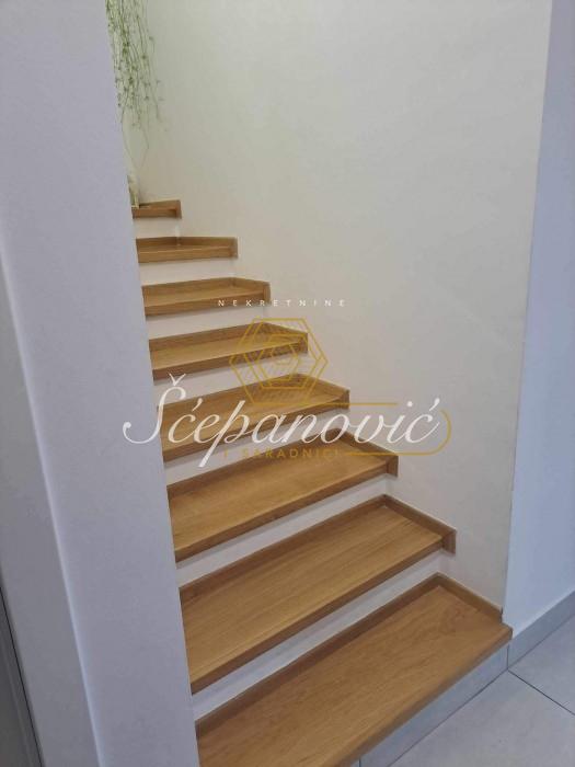 Četvorosoban stan na prodaju, Bulevar Patrijarha Pavla, Novi Sad, 83m², 174.300 €