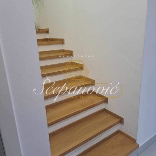Četvorosoban stan na prodaju, Bulevar Patrijarha Pavla, Novi Sad, 83m², 174.300 €