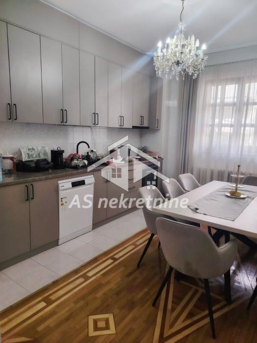 Četvorosoban stan za izdavanje, Bulbulder, Beograd, 120m², 1.250 €/mes