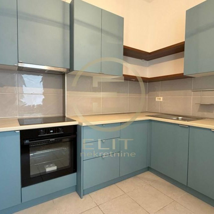 Četvorosoban stan na prodaju, Centar, Novi Sad, 112m², 295.000 €