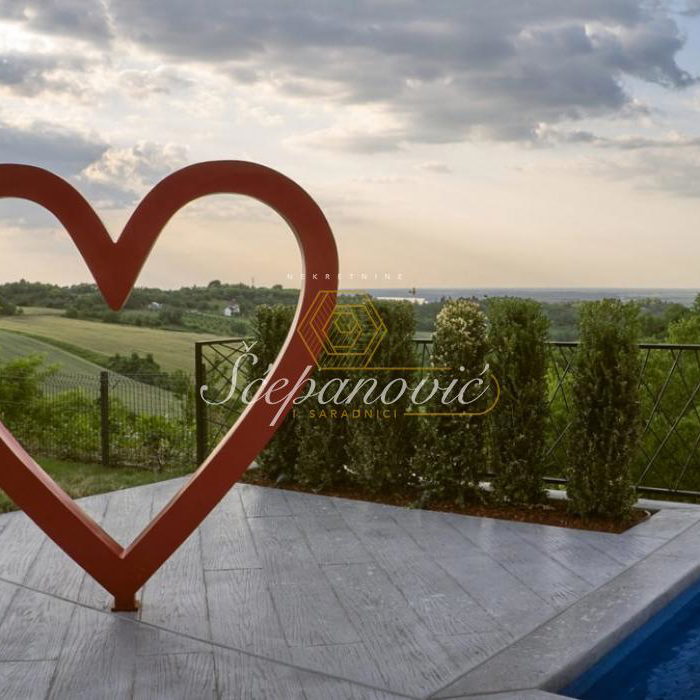 Kuća Izdavanje Sremski Karlovci  295 m2