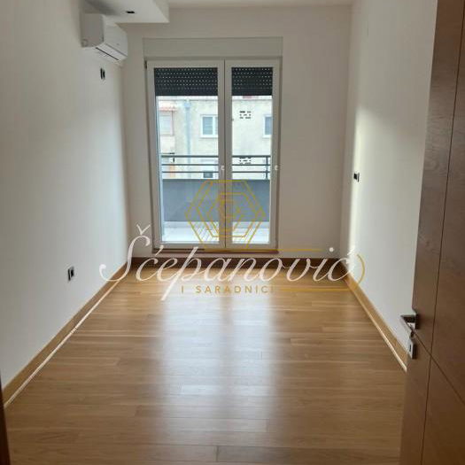Stan Prodaja Novi Sad  240 m2