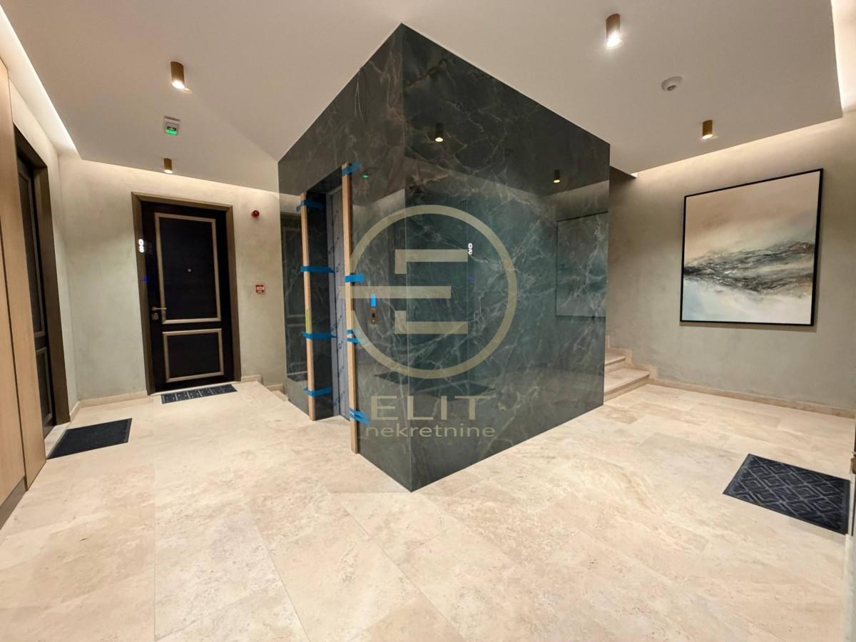 prodaja-nekretnina-AUkD9a2M3W Četvorosoban stan na prodaju, Centar, Novi Sad, 100m², 490.000 €