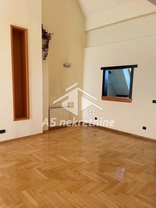 Stan Izdavanje Beograd Kalenić Pijaca 207 m2
