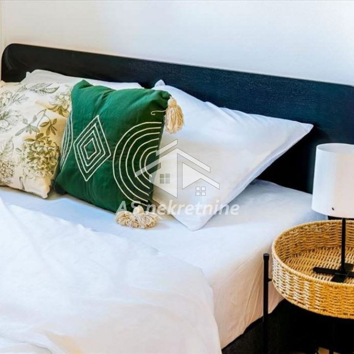 Trosoban stan za izdavanje, Skadarlija, Beograd, 50m², 850 €/mes