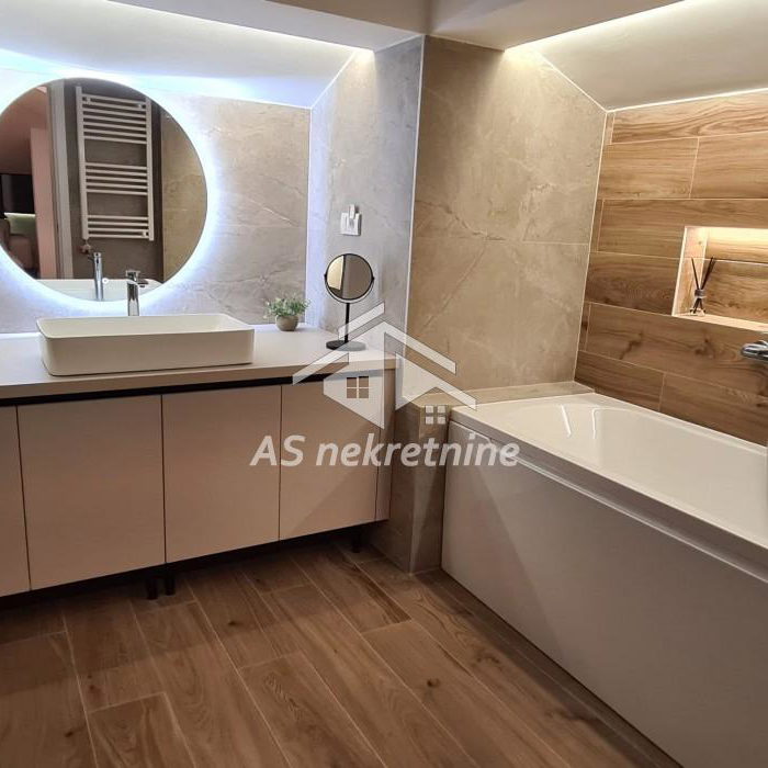Trosoban stan za izdavanje, Dedinje, Beograd, 360m², 2. sprat, 2.500 €/mes