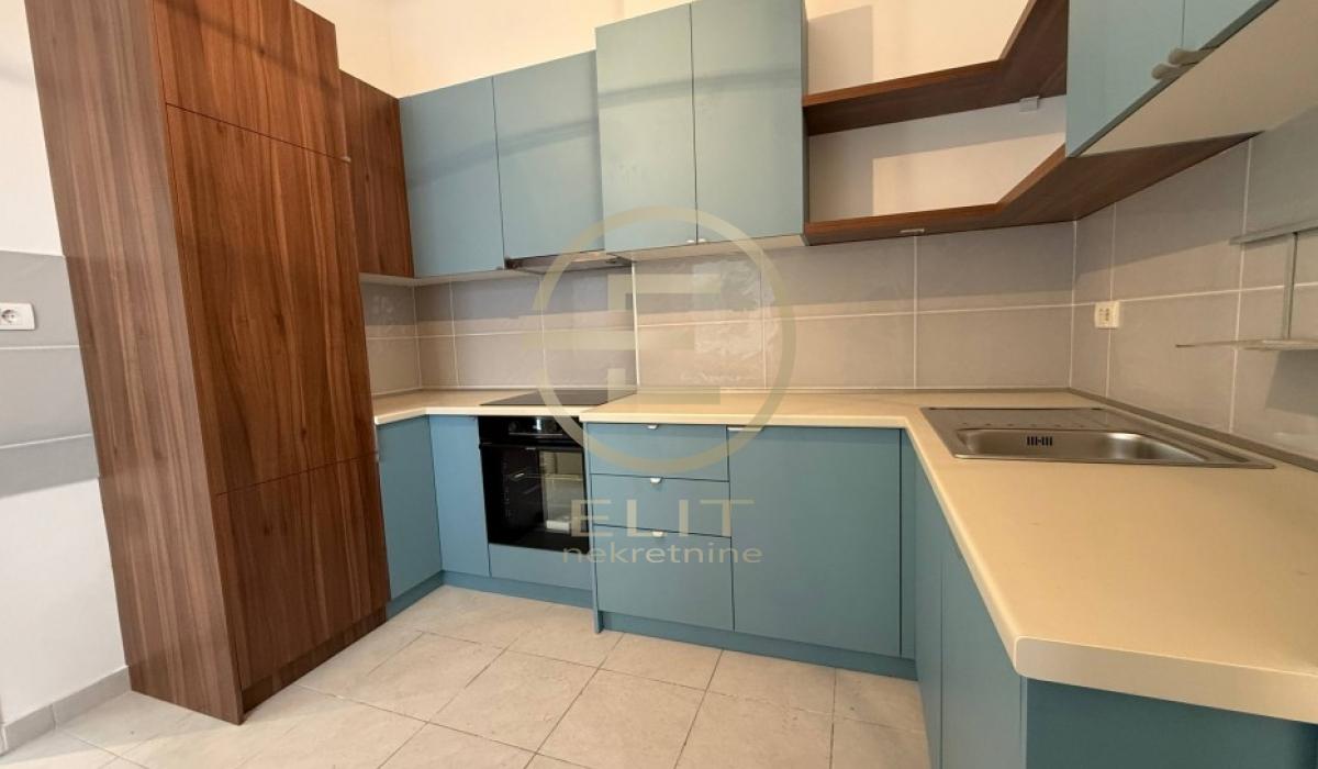 prodaja-nekretnina-LIChBcokBu Četvorosoban stan na prodaju, Centar, Novi Sad, 112m², 295.000 €