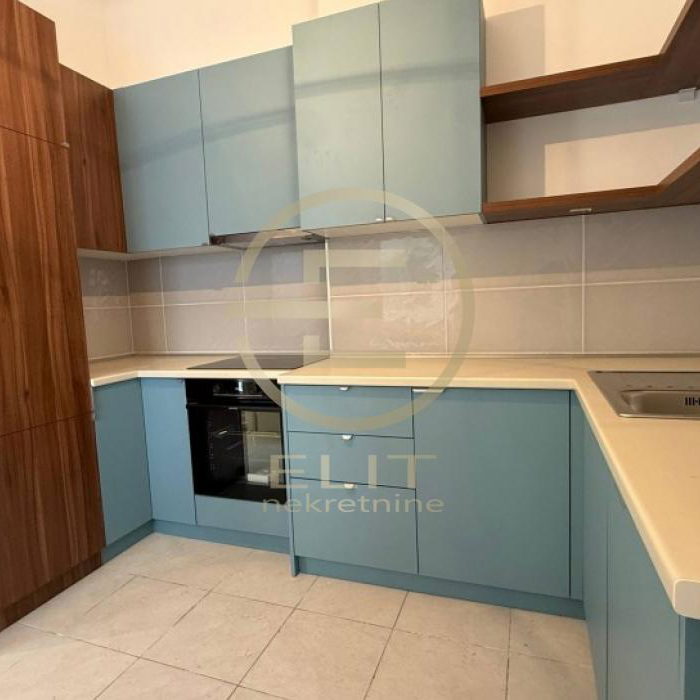 Četvorosoban stan na prodaju, Centar, Novi Sad, 112m², 295.000 €