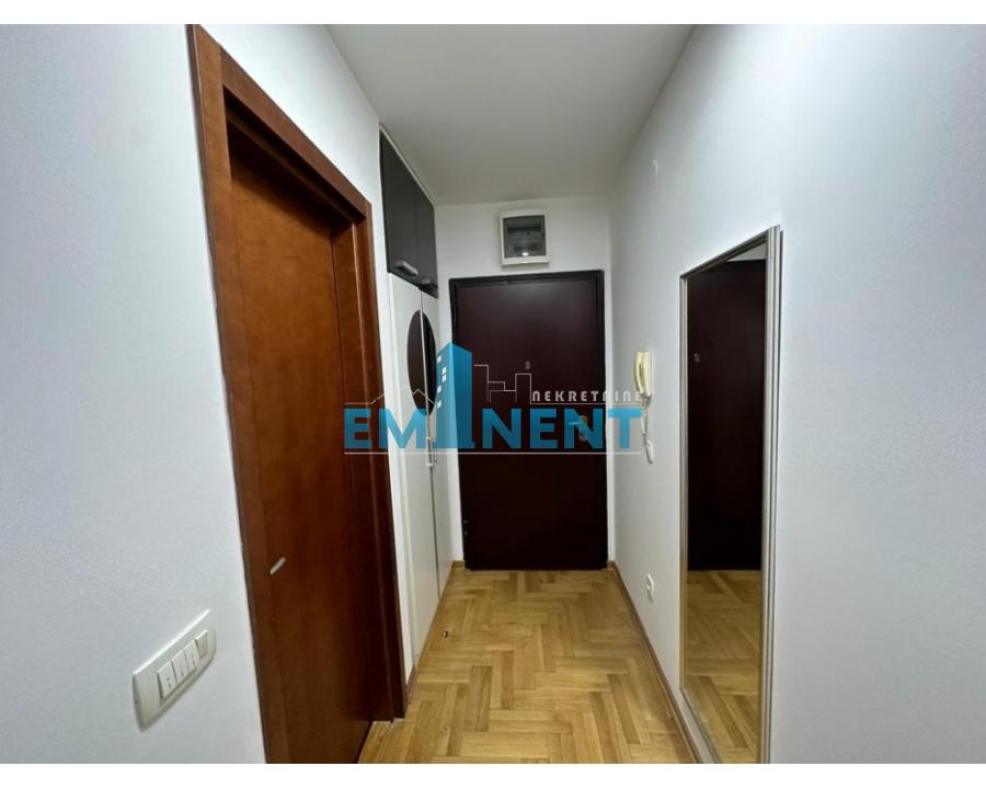 Trosoban stan za izdavanje, Autokomanda, Beograd, 80m², 700 €/mes