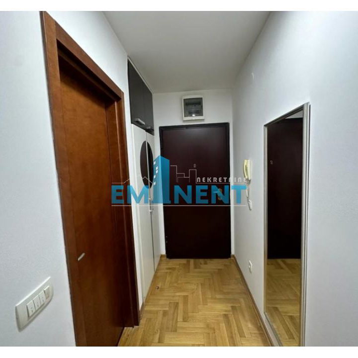 Trosoban stan za izdavanje, Autokomanda, Beograd, 80m², 700 €/mes