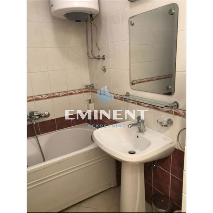 Trosoban stan za izdavanje, Blok 22, Beograd, 84m², 900 €/mes