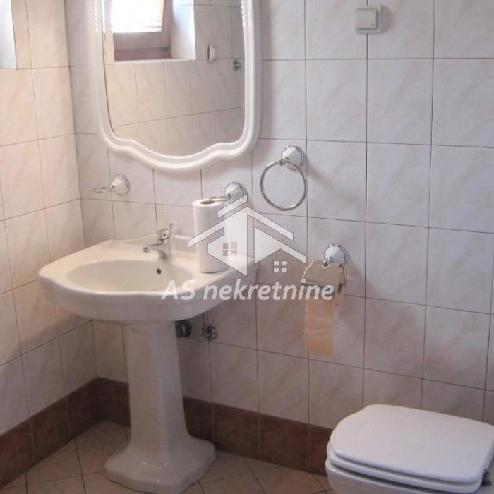 Stan Izdavanje Beograd Dedinje 200 m2