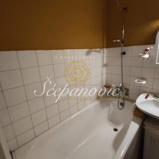 Četvorosoban stan na prodaju, Novo Naselje, Novi Sad, 74m², 175.000 €