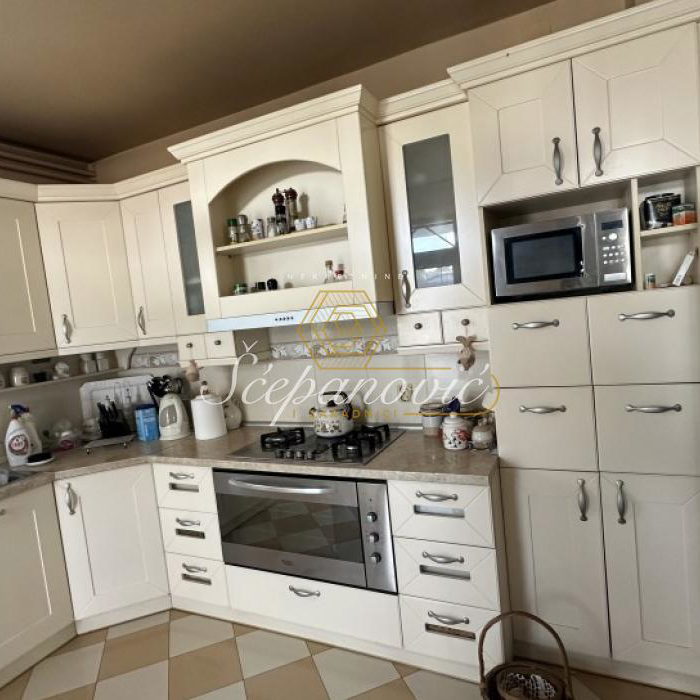 Kuća Izdavanje Novi Sad  93 m2
