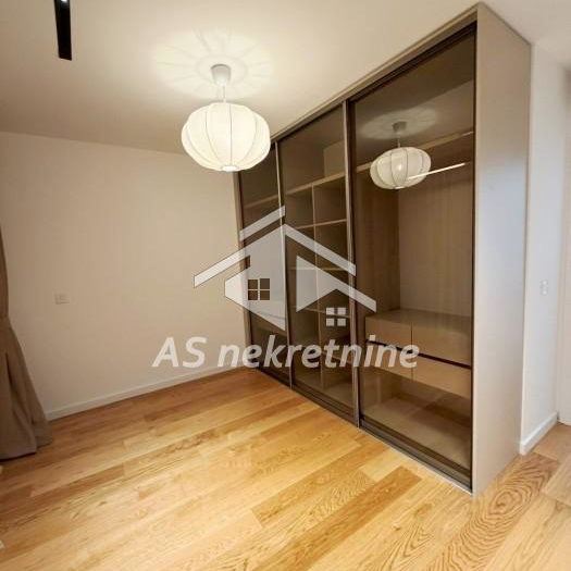 Trosoban stan za izdavanje, Crveni Krst Vračar, Beograd, 125m², 2.000 €/mes
