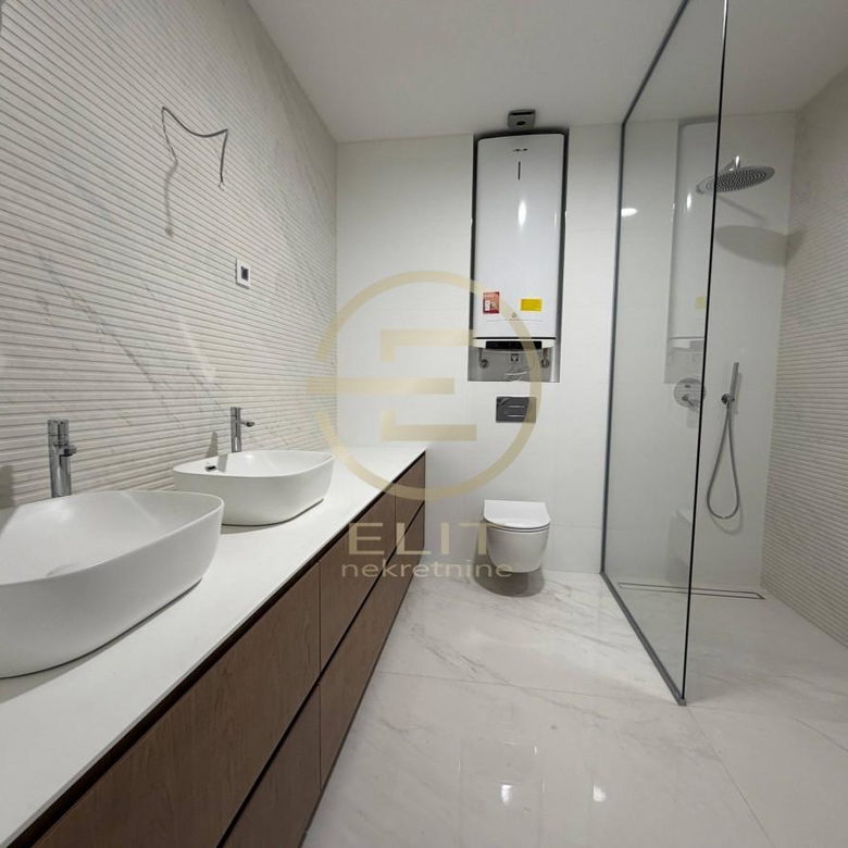 Lokal Izdavanje Novi Sad  126 m2