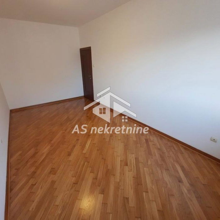 Petosoban stan za izdavanje, Hram Svetog Save, Beograd, 172m², 5. sprat, 2.000 €/mes