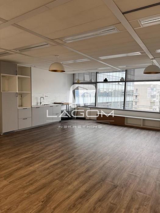 Lokal Izdavanje Beograd Blok 67 - Belville 838 m2
