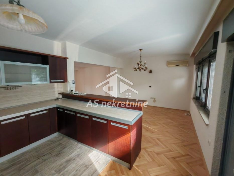 Kuća Izdavanje Beograd Bioskop Voždovac 360 m2