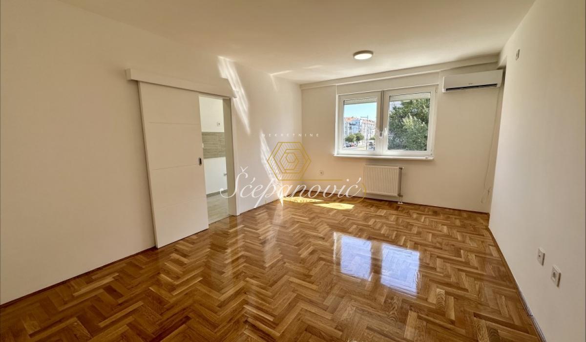 Trosoban stan na prodaju, Bulevar Patrijarha Pavla, Novi Sad, 66m², 1. sprat, 178.200 €