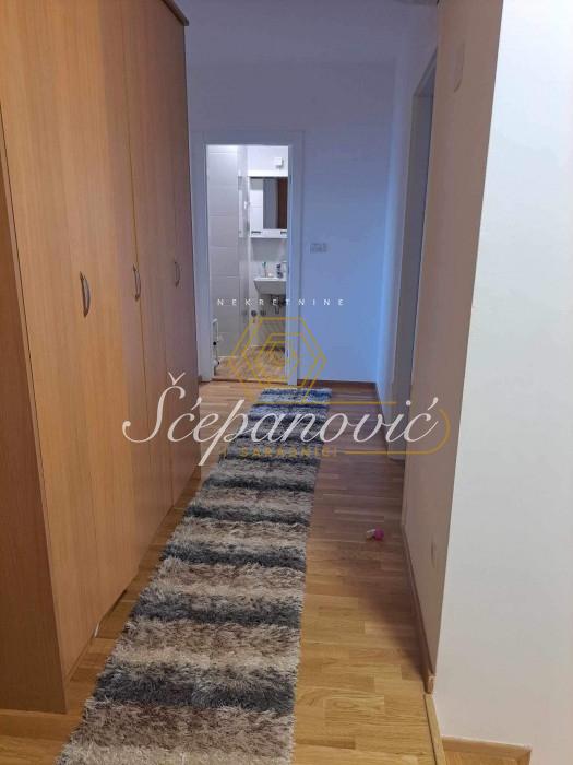 Četvorosoban stan na prodaju, Bulevar Patrijarha Pavla, Novi Sad, 83m², 174.300 €
