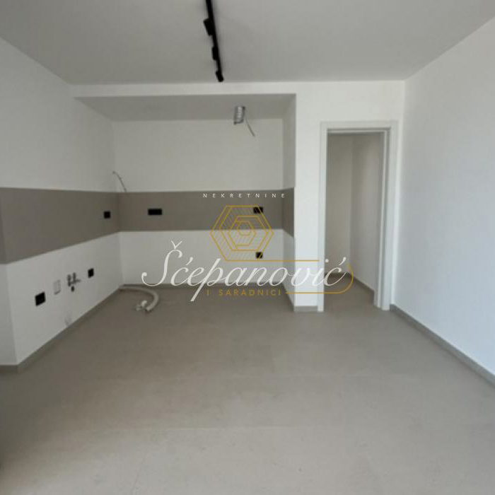 Stan Prodaja Novi Sad  430 m2