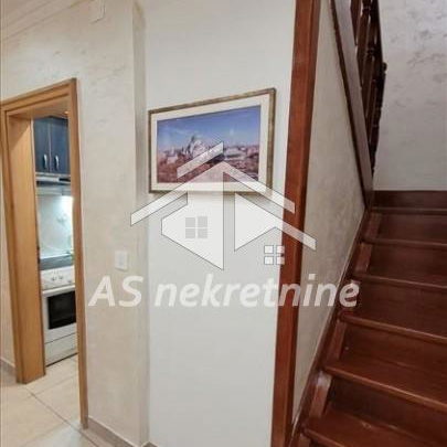 Četvorosoban stan za izdavanje, Hram Svetog Save, Beograd, 94m², 1.300 €/mes