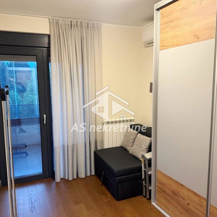 Trosoban stan za izdavanje, Banovo Brdo, Beograd, 90m², 1.300 €/mes
