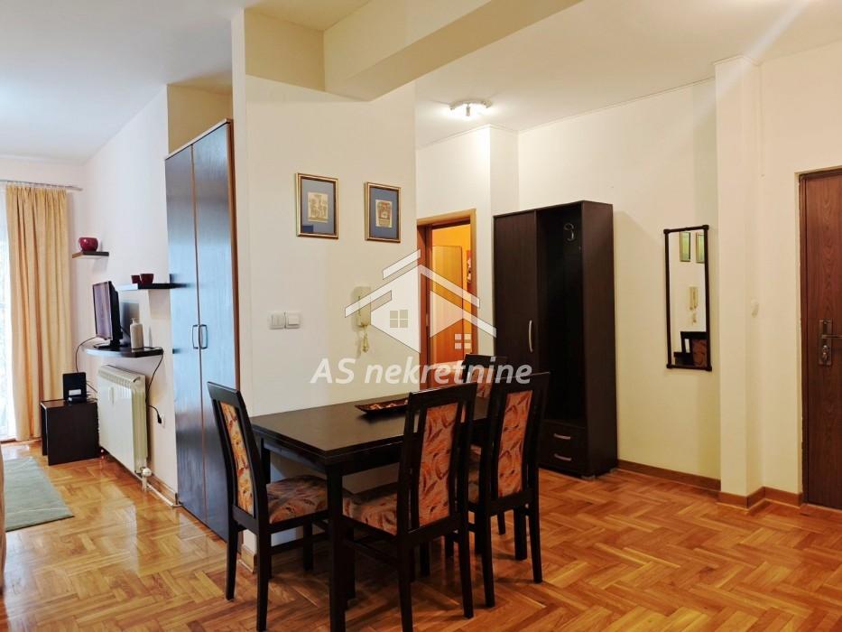 Trosoban stan za izdavanje, Đeram Pijaca, Beograd, 58m², 750 €/mes