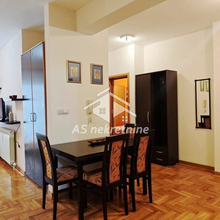 Trosoban stan za izdavanje, Đeram Pijaca, Beograd, 58m², 750 €/mes