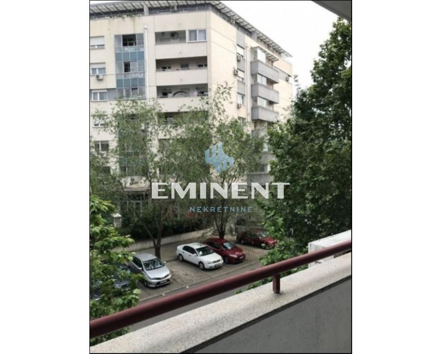 prodaja-nekretnina-beograd-RN94VZ7scp Trosoban stan za izdavanje, Blok 22, Beograd, 84m², 900 €/mes